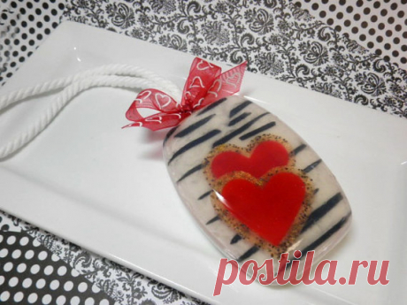 Pasion Latina Everybody L♥ves SOAPS!      KoKoLeLeSoaps are a lovely gift ~ All our soaps are created using the highest quality of glycerin bases, natural colors and fragrance oils, made in USA.    ~ ♥ Pasion Latina is an UNIQUE AND EXCLUSIVE DESIGN HANDMADE BY KOKOLELE ♥ ~    Ingredients: Premium Glycerin Soap Base (vegetable)  Coconut Oil  Palm Oil  Purified water Sodium hydroxide (saponifying)  Sorbitol(moisturizer)  Sorbitan oleate (sweetening agent)  Natural Fragrance...