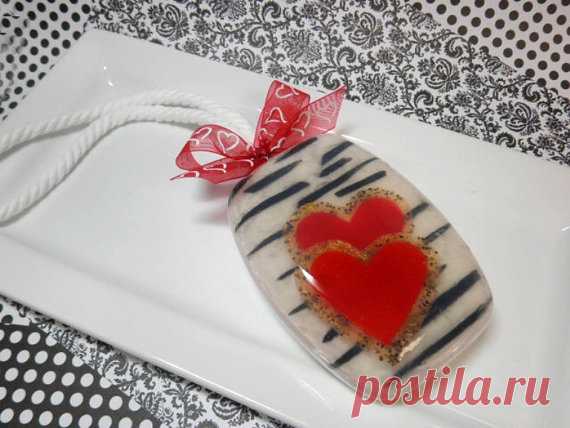 Pasion Latina Everybody L♥ves SOAPS!      KoKoLeLeSoaps are a lovely gift ~ All our soaps are created using the highest quality of glycerin bases, natural colors and fragrance oils, made in USA.    ~ ♥ Pasion Latina is an UNIQUE AND EXCLUSIVE DESIGN HANDMADE BY KOKOLELE ♥ ~    Ingredients: Premium Glycerin Soap Base (vegetable)  Coconut Oil  Palm Oil  Purified water Sodium hydroxide (saponifying)  Sorbitol(moisturizer)  Sorbitan oleate (sweetening agent)  Natural Fragrance...