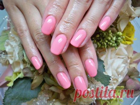 Цветной гель для ногтей: обзор, виды и техника применения Ногти - важная составляющая внешности любой девушки. Они показывают, ухаживает ли дама за собой, аккуратная ли она, какое имеет чувство стиля. Сейчас сделать маникюр не составляет проблемы: почти на каждом углу находятся салоны. Можно купить набор для маникюра или в крайнем случае сделать его самостоятельно.Любая женщина найдет дизайн по своему вкусу. Кто-то любит классический французский маникюр, кто-то отдает пред...