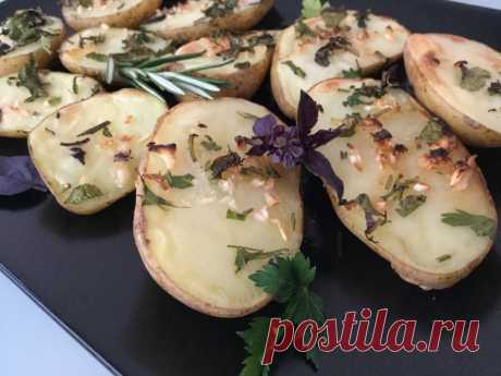 Картофель запечённый с чесноком и травами - Простые рецепты Овкусе.ру