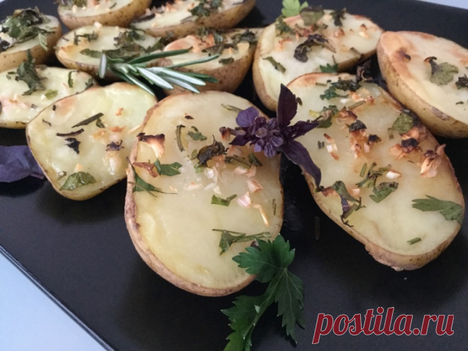 Картофель запечённый с чесноком и травами - Простые рецепты Овкусе.ру