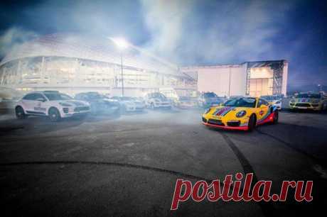 В настоящее время Porsche предлагает классическую цветовую схему Martini Racing для своего флагмана 918 Spyder, и на паре лимитированных моделей прошлых лет. Но что, если бы легендарная раскраска была доступна по всей линейке немецкого автопроизводителя? / Только машины