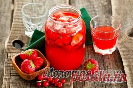 Компот из клубники на зиму – 8 самых простых рецептов Компот из спелой клубники очень легко заготовить на зиму. Даже стерилизовать не нужно! Самые простые, проверенные годами рецепты.