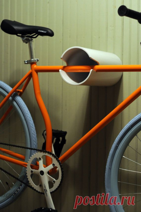 Dieser Wall Mount Fahrradträger ist eine gute Möglichkeit zum Speichern und Anzeigen Ihr Fahrrad. Es hält Fahrräder mit Lenker bis zu 23 Breite und Rahmen Rohre bis zu 1,75 im Durchmesser (ich kann die Angaben um Ihr Fahrrad passen, wenn diese nicht für Sie arbeiten, passen).  Die Oberfläche wird eine glatte geschliffene flache weiße (Ende des Rohmaterials) sein. Verwendet werden, da ist oder Sie können es malen, wenn Sie es wünschen. Um es zu malen, alle Sie tun müssen, ist sehr gut es sand ...