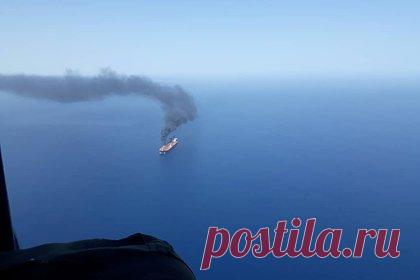 США обвинили хуситов в атаке двух нефтяных танкеров в Красном море. Центральное командование ВМС США обвинило хуситов в атаке с помощью беспилотных летательных аппаратов (БПЛА) двух нефтяных танкеров, которые шли под флагом Норвегии и Индии в Красном море. При этом отмечается, что никто из членов обоих судовых экипажей не пострадал в ходе инцидентов.