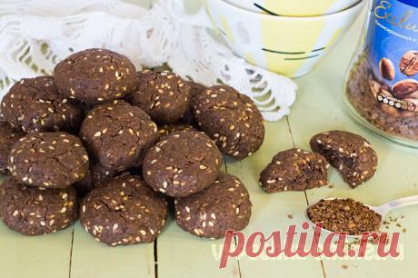 Печенье на подсолнечном масле с кунжутом (песочное, без яиц) — отличная альтернатива сдобному варианту! Постное печенье по этому рецепту получается очень вкусным, рассыпчатым! Процесс приготовления с фото пошагово