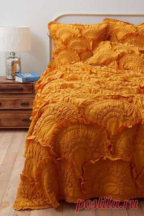 Rivulets Quilt, Gold