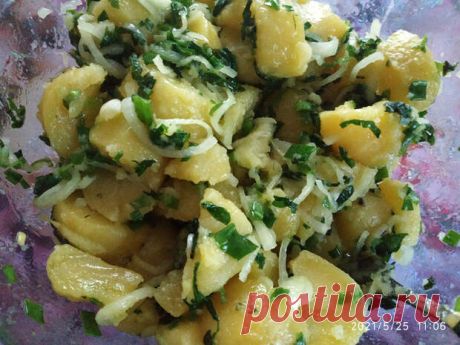 Танцы от плиты и до компа !! Картофель - любимый овощ для многих, поэтому сегодня предлагаю приготовить простое и очень доступное блюдо для каждого - отварной картофель с луком. Сегодня хочу поделиться с вами рецептом моего детства, вареной картошкой с луком и растительным маслом. Те кто попробует
