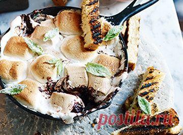 Шоколадный десерт в сковородке