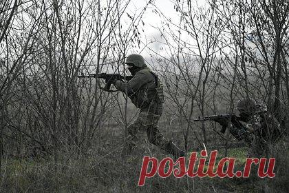 ВС России уничтожили три украинские боевые машины РСЗО «Град». В районе города Северск российскими войсками были уничтожены три украинские боевые машины реактивной системы залпового огня (РСЗО) «Град». Об этом журналистам сообщили в Министерстве обороны России. В районах Петропавловки Харьковской области и Берестового в ДНР уничтожены три украинские гаубицы «Мста-Б».