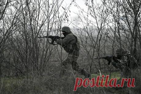 ВС России уничтожили три украинские боевые машины РСЗО «Град». В районе города Северск российскими войсками были уничтожены три украинские боевые машины реактивной системы залпового огня (РСЗО) «Град». Об этом журналистам сообщили в Министерстве обороны России. В районах Петропавловки Харьковской области и Берестового в ДНР уничтожены три украинские гаубицы «Мста-Б».