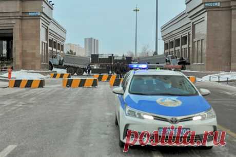 Опубликован список погибших во время беспорядков в Казахстане полицейских. Министерство внутренних дел Казахстана опубликовало список погибших во время беспорядков семерых полицейских. Среди них капитан полиции города Тараз Рахат Сланбеков 1988 года рождения, старшина полиции города Алматы Ринат Камбетов 1988 года рождения, старший сержант полиции Алматы Ален Асылханов 1993 года рождения.
