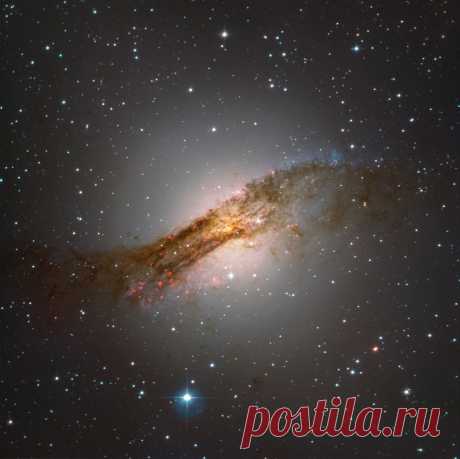 Центавр A - звёзды формируются в тишине Этот впечатляющий портрет галактики Центавр A (Centaurus A) был запечатлён ясной ночью объединением телескопов SPECULOOS
