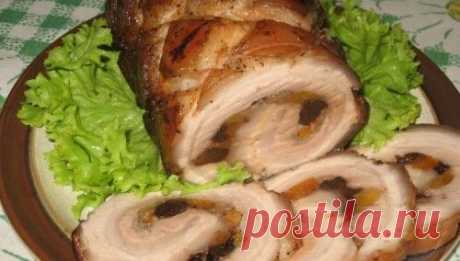 Мясной рулет с сухофруктами и орехами / Простые рецепты