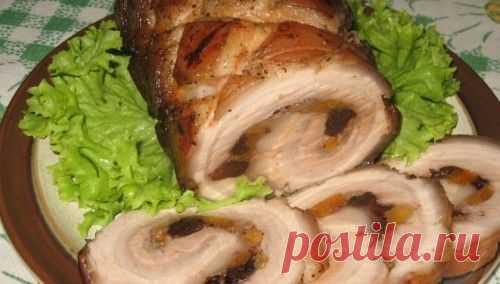 Мясной рулет с сухофруктами и орехами / Простые рецепты