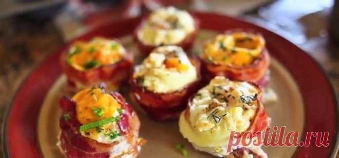 Begin and Brighten You Day With Baked and Bacon-Wrapped Eggs