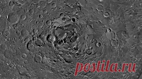 Учёные озадачены новыми фото с тёмной стороны Луны