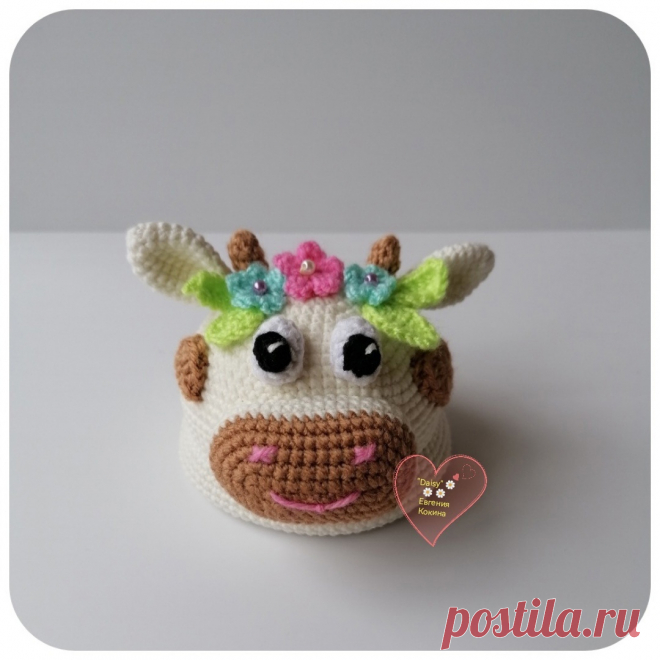 PDF Забавная Корова крючком. FREE crochet pattern; Аmigurumi animal patterns. Амигуруми схемы и описания на русском. Вязаные игрушки и поделки своими руками #amimore - игольница в виде коровы, маленькая коровка, телёнок, бык, бычок.