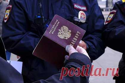 Украинцев с российским гражданством предложили ставить на строгий учет. Украинцев с российским гражданством предложили ставить на строгий учет из-за избиений подростками прохожих в Белгороде. С подобной инициативой выступили общественники из «Ветеранов России», которых возмутило, что лидером группы является 17-летний азербайджанец, который проживал на Украине и недавно получил паспорт РФ.