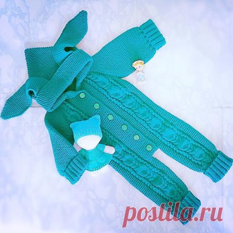 Самое время задуматься о пополнении детского гардероба красивыми вязаными изделиями ручной работы.

 Изумрудный комбинезон зайка ищет заботливые ручки, полушерсть, совсем не колется, размер 86-92, но как показывает практика, он носится намного дольше. 

 пряжу, цвет вы выбираете сами, это обговаривается заранее (можно выполнить градиентом - плавный переход от одного цвета в другой) 
 комбинезон можно выполнить нужного размера, с другим узором, другими ушками, помпон на кап...