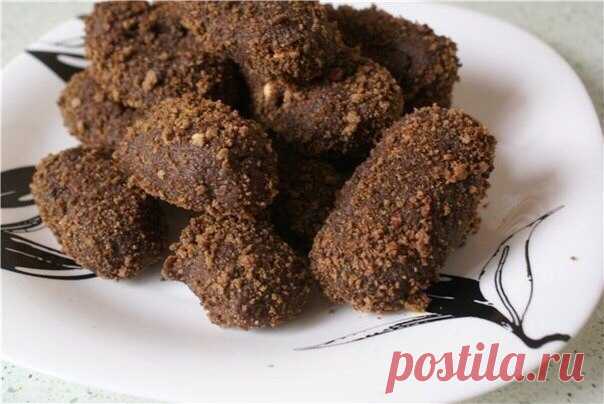 Пирожное «Картошка» по Дюкану. Чередование

2 ст.л отрубей овсяных и 1 ст.л пшеничных,
200 г обезжиренного творога,
какао порошок по вкусу,
ванилин,
2 сырых желтка,
обезжиренное молоко 1,5%

Отруби перемолоть в кофемолке в муку. Смешайте творог, отруби и желтки. Постепенно вливайте в смесь немного молока до получения пастообразной массы, затем добавьте какао-порошок около 30-40 г. и ванилин на кончике ножа. Из полученной творожной массы вылепите пирожные и поставьте в холодильник на 1,5 часа.