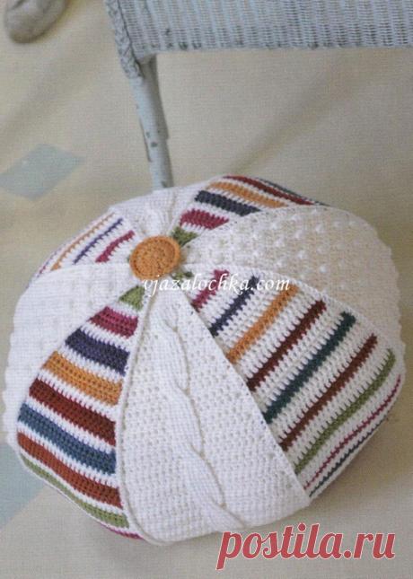 Круглый вязаный пуф