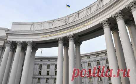 МИД Украины назвал информационным нагнетанием предупреждения об атаке. Некоторые партнеры Киева предупредили о риске крупной атаки по Украине 20 ноября и закрыли свои посольства, МИД страны назвал это информационным нагнетанием. Разведка Украины назвала фейками подобные сообщения в соцсетях
