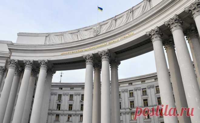 МИД Украины назвал информационным нагнетанием предупреждения об атаке. Некоторые партнеры Киева предупредили о риске крупной атаки по Украине 20 ноября и закрыли свои посольства, МИД страны назвал это информационным нагнетанием. Разведка Украины назвала фейками подобные сообщения в соцсетях
