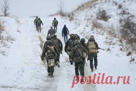 Названо возможное назначение десятков миллиардов евро от ЕС для Украины. Если страны Евросоюза согласуют выделение Украине 50 миллиардов евро, этих средств стране может хватить приблизительно на год обеспечения социальной сферы, ЖКХ. Так возможный запас в разговоре с «Лентой.ру» оценил политолог Владимир Жарихин. Он также не исключил частичное расходование средств на военные нужды.