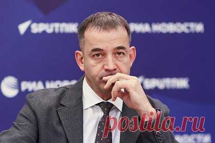 Дмитрий Певцов сравнил уехавших из России артистов с клопами. Российский актер и депутат Государственной Думы Дмитрий Певцов раскритиковал уехавших из страны артистов и сравнил их с клопами. Государственный деятель поделился, что среди критиков российской власти хватает публичных людей, которые покинули страну и «воняют», как насекомые.