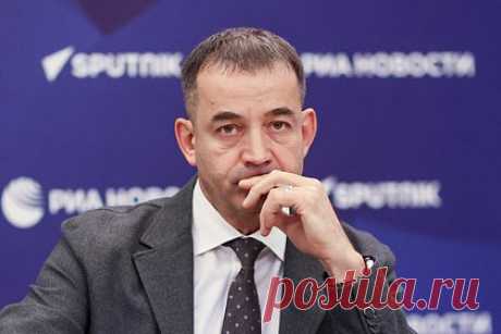 Дмитрий Певцов сравнил уехавших из России артистов с клопами. Российский актер и депутат Государственной Думы Дмитрий Певцов раскритиковал уехавших из страны артистов и сравнил их с клопами. Государственный деятель поделился, что среди критиков российской власти хватает публичных людей, которые покинули страну и «воняют», как насекомые.