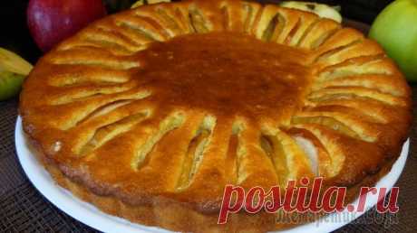 Шарлотка с творогом и яблоками Шарлотка с творогом и яблоками— идеальный вариант как для праздничного стола, так и для детского завтрака, ведь от нее невозможно отказаться.Ингредиенты:Творог - 200 г.Яйцо - 4 шт.Яблоки - 2-3 шт.Саха...
