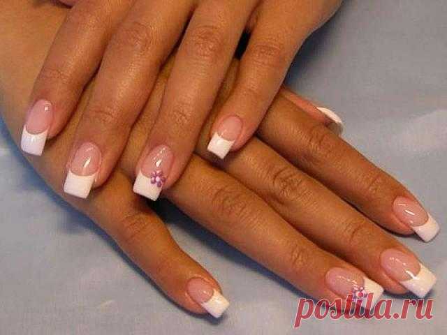 Typical French manicure for wedding occasions