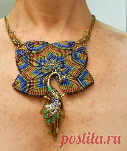 (11) 1 Feather Challenge by The Beading Yogini | Макраме | Павлины, Микро Макраме и Макраме Ожерелье