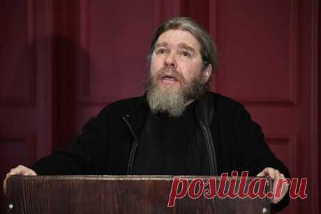 Митрополит Тихон рассказал об угрозах и приставленных к нему охранниках. Митрополит Симферопольский и Крымский Тихон (Шевкунов) заявил, что в Крыму к нему впервые в жизни приставили охранников из-за поступивших в его адрес угроз. Его рассказ публикует РИА Новости в среду, 22 ноября. Он пояснил, что первые дни на полуострове пробыл «на полной свободе».