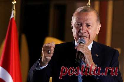 Названа дата инаугурации Эрдогана. Инаугурация главы Турции Реджепа Тайипа Эрдогана с участием иностранных лидеров и обнародование кабинета министров состоится в субботу, 3 июня. Об этом сообщил глава управления по связям администрации президента Турции Фахреттин Алтун. По его словам, 2 июня ожидается присяга депутатов нового созыва парламента.