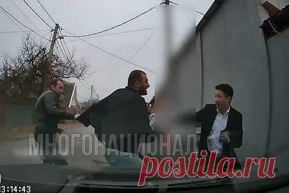 В России кореец нокаутировал одного из напавших на него кавказцев и попал на видео