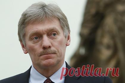 Кремль оценил назначение обвиняемого в русофобии Умарова министром в Казахстане. Россия будет оценивать министра информации и общественного развития Казахстана Аскара Умарова по его высказываниям на новом посту, а не по прежним неловким словам. Об этом заявил представитель Кремля Дмитрий Песков. Он подчеркнул, что Москва готова работать со всеми членами нового кабмина братской стороны.