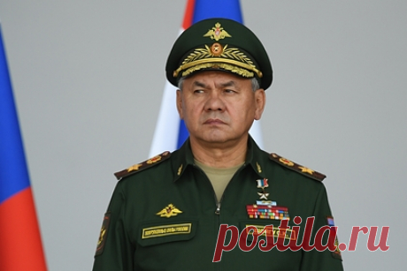 Шойгу устроил гонки на танках с начальником Генштаба. Глава Министерства обороны России Сергей Шойгу посоревновался с начальником Генерального штаба Вооруженных сил Валерием Герасимовым на трассе танкового биатлона. Уточняется, что министр был на газотурбинном танке Т-80, а Герасимов — на Т-72. Министр заявил, что ему «хотелось почувствовать то, что чувствуют наши ребята»