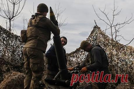 Военкор заявил об уничтожении выходившего из Артемовска отряда наемников. Отряд иностранных наемников, выходивших из Артемовска (украинское название — Бахмут) был ликвидирован российским артиллерийским огнем. По данным СМИ, отход украинских частей из города продолжается. В первую очередь выводятся иностранные наемники, спецподразделения и кадровые подразделения.