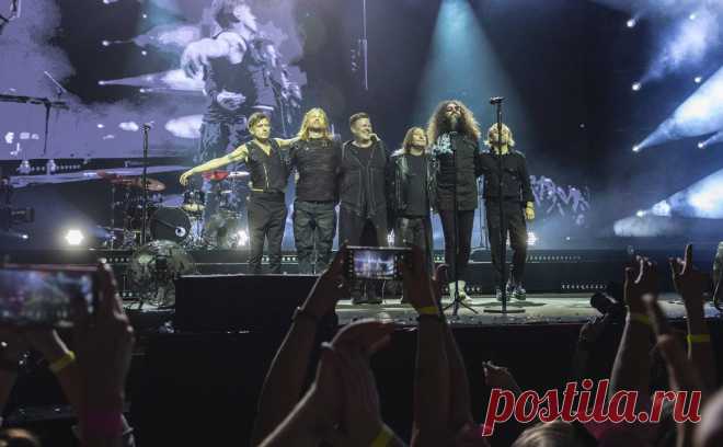 Участники «Би-2» отказались встречаться с российским консулом в Бангкоке. Пятеро участников рок-группы «Би-2», имеющих гражданство России, отказались от встречи с российским консулом в центре временного содержания в Бангкоке.