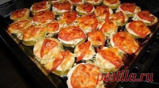 Кабачки с помидорами и сыром