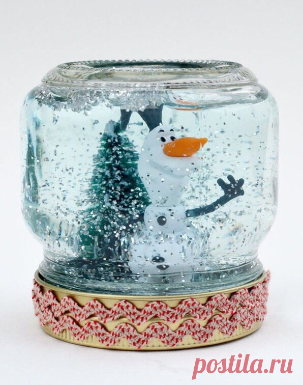Стеклянный шар со снегом.