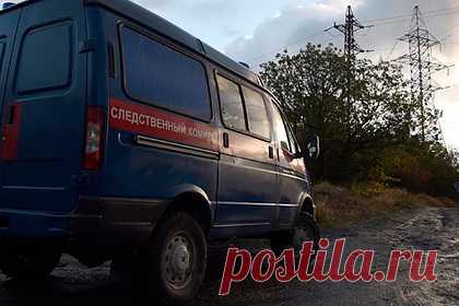 На кладбище нашли сожженное тело бывшего российского судьи. В лесном массиве в Томской области нашли тело 59-летнего россиянина. Погибшим оказался бывший федеральный судья Молчановского суда Юрий Васильев. Его тело нашли сожженным на местном кладбище, рядом якобы лежала судейская мантия. Возбуждено уголовное дело по статье 109 («Причинение смерти по неосторожности») УК РФ.