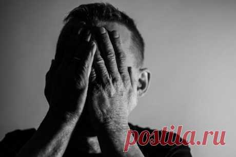 Как понять у человека ДЕПРЕССИЯ? Помимо нежелания или невозможности выполнять привычную работу и полного отсутствия в жизни позитива для этой болезни характерны резкое ограничение круга общения.
