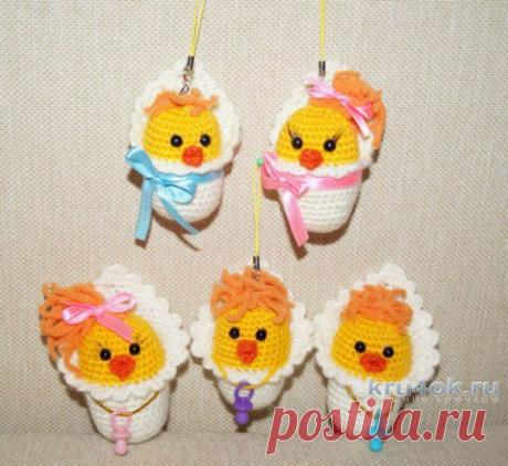 #вязание #амигуруми #игрушка #крючком
#рукоделие #творчество #декор #магнитик #мк #описание #цыпленок #птичка 
Игрушки новорожденные цыплята. Мастер – класс от Юлии Конончук
Новорожденные петушки и курочки могут послужить как ёлочной игрушкой, так и просто брелочком для ребёнка, или же магнитиком на холодильник. В любом случае – милый и красивый подарок.

Нам понадобится:
1. Небольшое количество пряжи ( у меня это акрил KARTOPU – (100 гр – 300м)) – белого и жёлтого цвета.
...