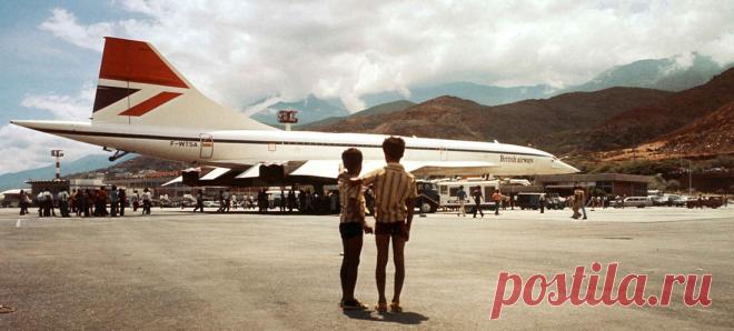 Верхом на пуле. Почему сверхзвуковые Concorde и Ту-144 оказались не нужны авиакомпаниям | Чёрт побери Холодная война и сопутствующая ей гонка вооружений сделали возможными проекты, которые не решаются повторить даже сейчас, когда доступны более продвинутые технологии. Пока за космос сражались академик Сергей Королев и конструктор Вернер фон Браун, другие ученые боролись за создание самого-самого лайнера, способного доказать превосходство одной державы над другой. Тогда на ...