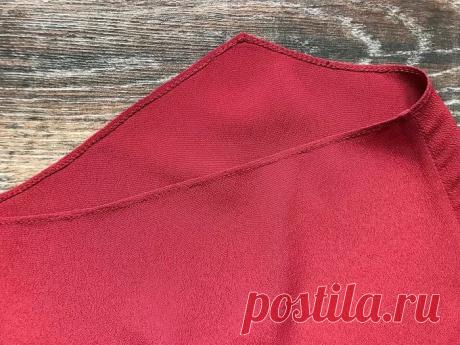 УЗКАЯ ПОДГИБКА, ИЛИ «ЛЕНИВАЯ» ОБРАБОТКА ВЫРЕЗА ГОРЛОВИНЫ. ПОДРОБНЫЙ МАСТЕР-КЛАСС (Шитье и крой) Такой способ обработки выреза горловины полностью исключает наличие в изделии подкладки или таких деталей как подкроенная обтачка и косая бейка. Огромная благодарность автору: Юлия Деканова. Далее …