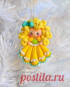 Новый год — самый мой любимый праздник! Когда еще можно окунуться в сказку, как ни на Новый год. Сверкающие улицы, завораживающие витрины магазинов, сказочные новогодние елки, смех, подарки и улыбающиеся, счастливые лица детей! Но как же создается это ощущение сказочности, наше новогоднее настроение? Многие мастера хендмейда в предновогодние дни радуют нас своими творениями.