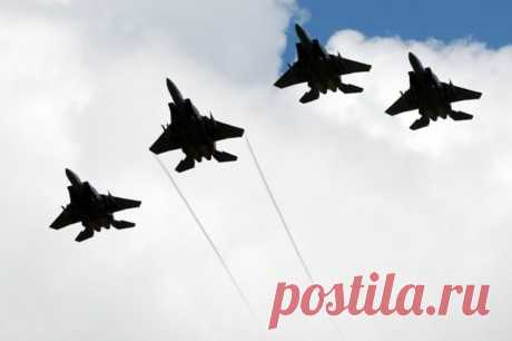 Пентагон: США нанесли удар по складу оружия проиранских группировок в САР. Глава Пентагона Ллойд Остин заявил, что удар был нанесён в ответ на обстрелы американских сил в регионе.